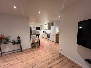 Mikrowelle, Ofen, Herdplatte, Geschirrspüler