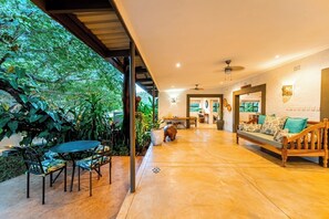 Terrace/patio - Kabakwe Guest Lodge (Victoria Falls)