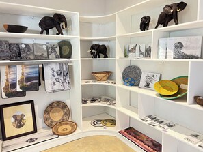 Gift shop - Kabakwe Guest Lodge (Victoria Falls)