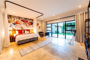 Family Quadruple Room | Premium bedding, free WiFi, bed sheets - Kabakwe Guest Lodge (Victoria Falls)