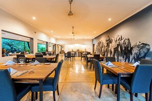 Restaurant - Kabakwe Guest Lodge (Victoria Falls)