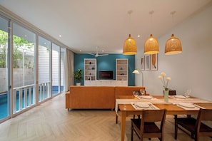 Vila superluxo, 3 quartos, cozinha | Sala de estar | TV de tela plana 55 polegadas com canais a cabo, TV