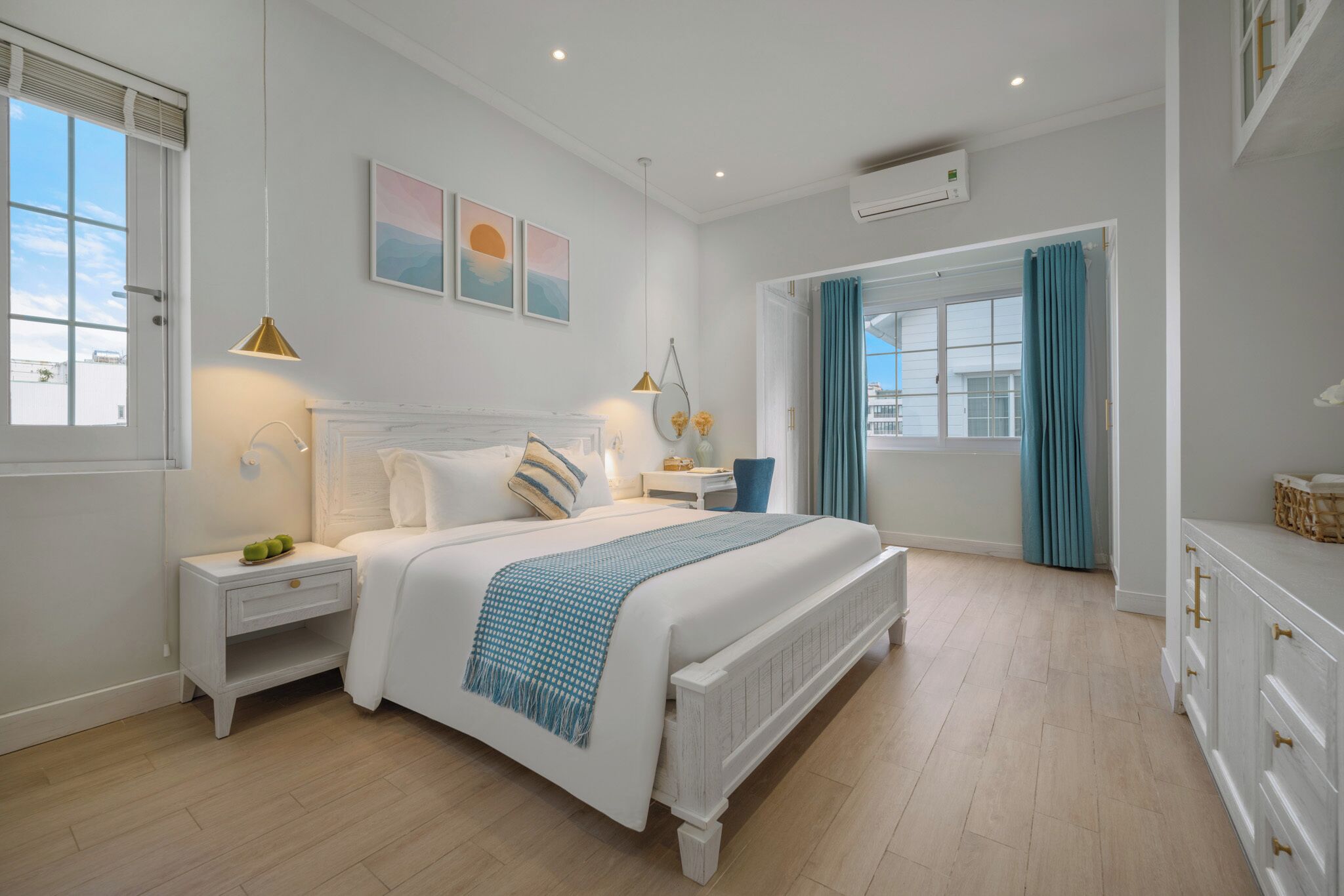 3 bedrooms, in-room safe, desk, laptop workspace