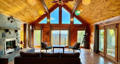12 miles to All Star Village, 18 miles to Dreams Park. Only 1 hour from Windham, Platekill and Hunter ski mountains and 1.5 hours from Woodstock.