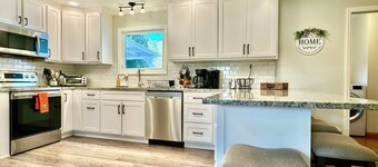 King size bed, Air Conditioning, 1.4 miles to All Star Village