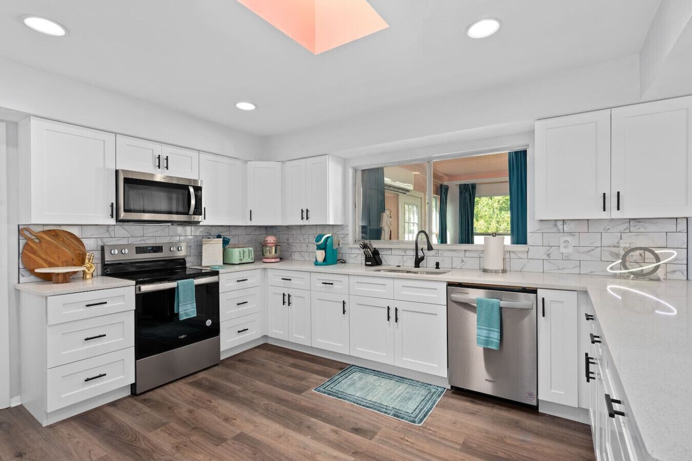 Refrigerador, microondas, horno, placa de cocina