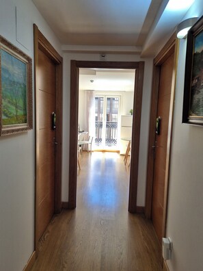 TV connectée de 32 pouces avec chaînes par câble, films à la carte