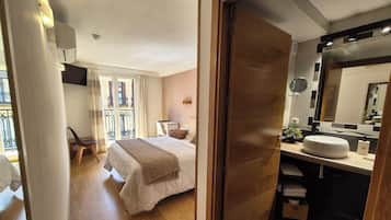 Superior Double Room, Balcony, City View | Down duvets, desk, soundproofing, iron/ironing board