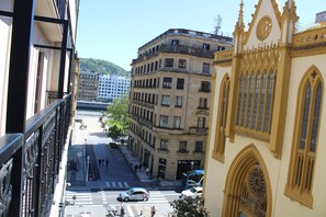Down comforters, desk, soundproofing, iron/ironing board - Pension Joakina (San Sebastián)