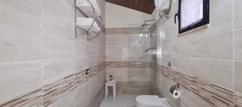 Room 2 double with bathroom, air conditioning and separate entrance