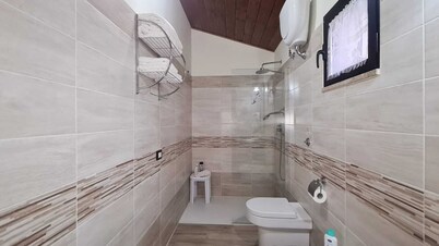 Room 2 double with bathroom, air conditioning and separate entrance