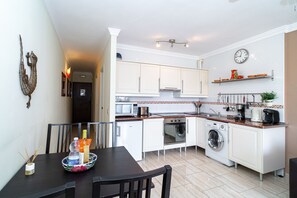 Fridge, oven, coffee/tea maker, electric kettle