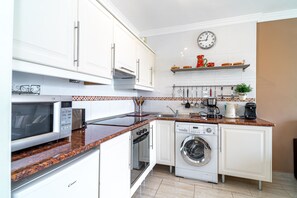 Fridge, oven, coffee/tea maker, electric kettle