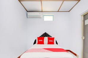 Standard Double Room | Free WiFi, bed sheets - Hotel O Joglo Menoreh Resto & Homestay (Kalirejo)