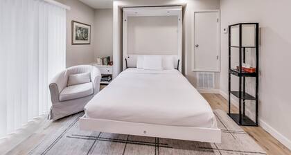 Cozy Marina Studio w/ Murphy Bed & Garden Oasis