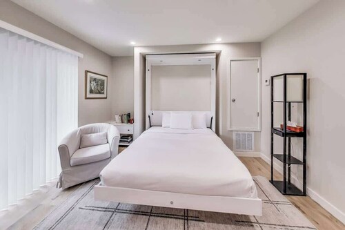 Cozy Marina Studio w/ Murphy Bed & Garden Oasis