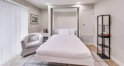 Cozy Marina Studio w/ Murphy Bed & Garden Oasis