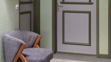 Kamer, 1 twee- of 2 eenpersoonsbedden | Een minibar, een kluis op de kamer, een bureau, een laptopwerkplek