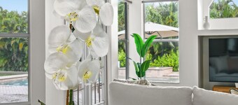 Villa Sobrinas - Luxury 4BR Villa: Pool, Spa, Fire Pit, Pond View, RV Parking, Sleeps 10