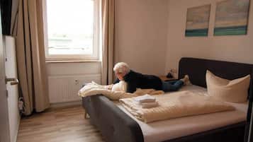 Classic-Apartment, Kanalblick | Allergikerbettwaren, individuell eingerichtet, Schreibtisch