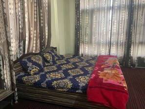 Free WiFi, bed sheets - Goroomgo Burge Green Guest House (Srinagar)