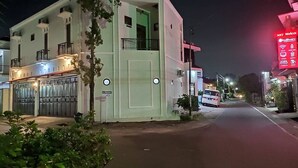 A two-story building with a green door and a balcony. - ZG Home Solo (Surakarta)