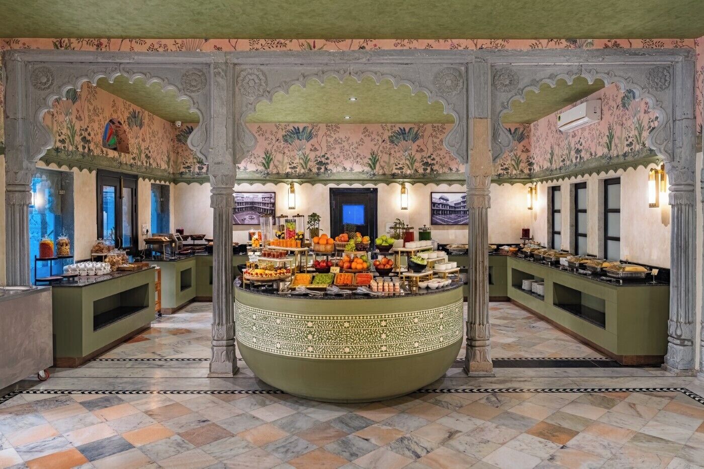 Frokostbuffé er inkludert hver dag