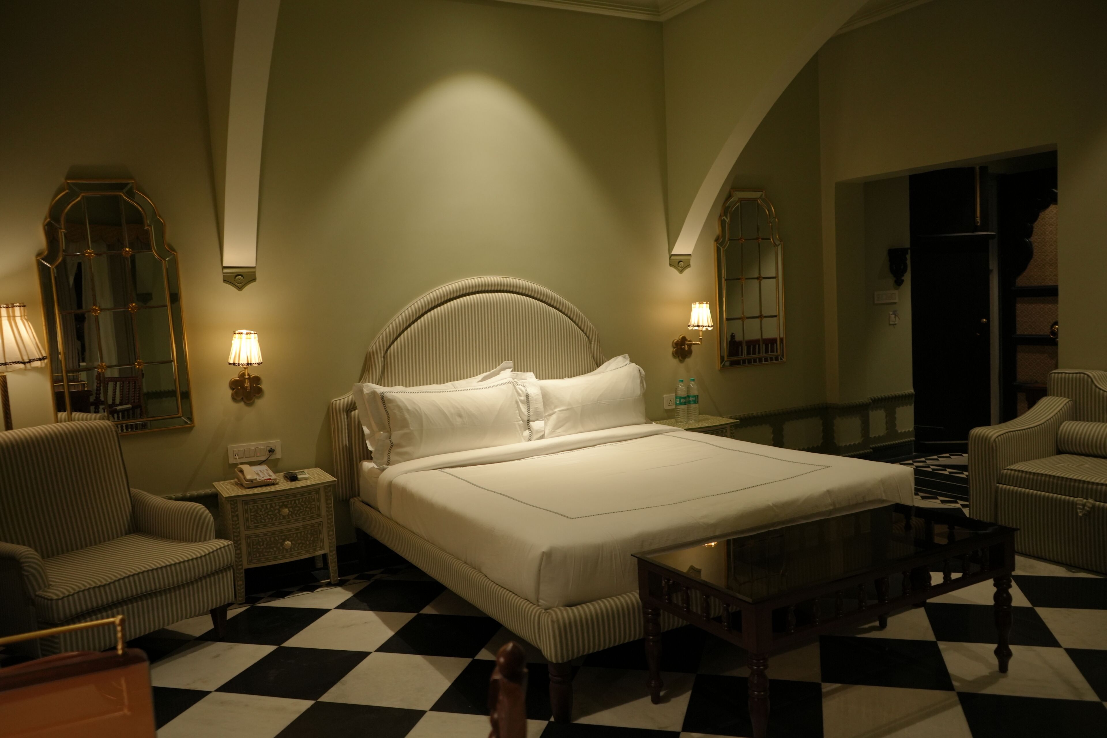 Palace Suite: King Room | Desk, laptop workspace, soundproofing, iron/ironing board