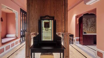 Palace Suite: Queen Room | Desk, laptop workspace, soundproofing, iron/ironing board