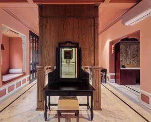 Palace Suite: Queen Room | Desk, laptop workspace, soundproofing, iron/ironing board