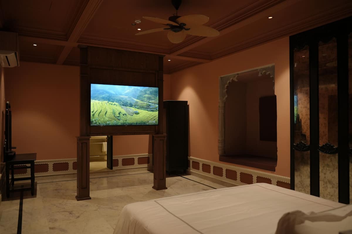 Palace Suite: Queen Room | Desk, laptop workspace, soundproofing, iron/ironing board