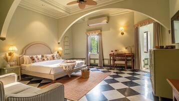 Premier Room | Desk, laptop workspace, soundproofing, iron/ironing board