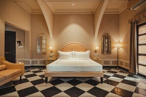 Luxury Room With Plunge Pool | Premium bedding, desk, laptop workspace, soundproofing - lebua Udaipur Daulatgarh (Udaipur)