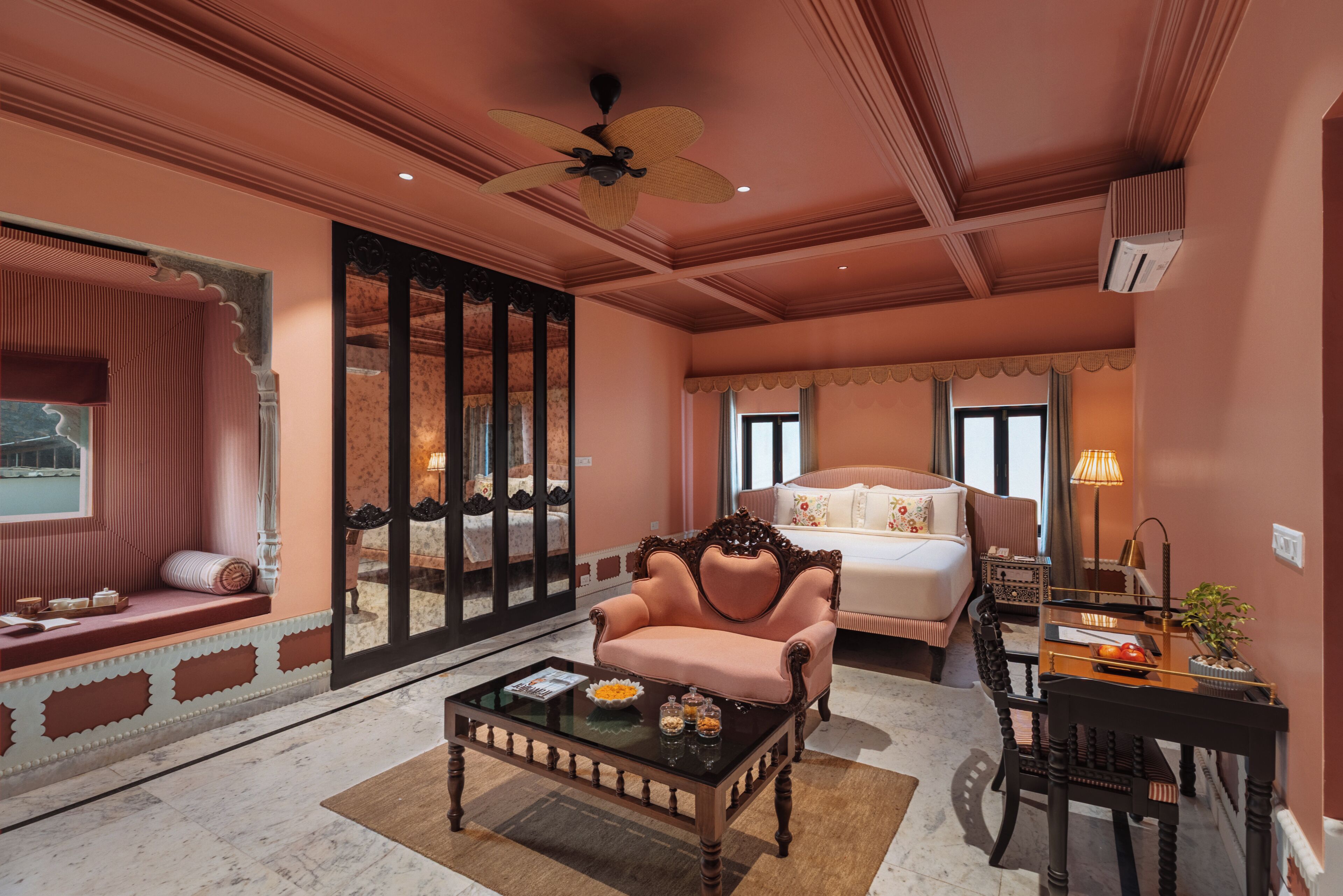 Palace Suite: Queen Room