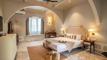 Luxury Room | Desk, laptop workspace, soundproofing, iron/ironing board