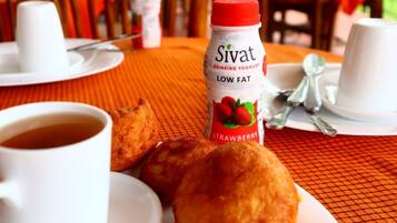 Free daily buffet breakfast