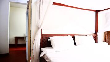 Superior Double Room | Desk, laptop workspace, blackout drapes, free WiFi