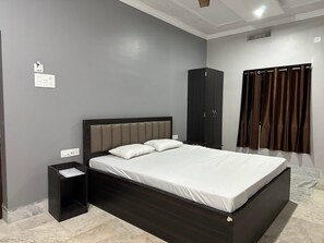 Free WiFi, bed sheets - Goroomgo Firdous Bhadrak (Bhadrak)
