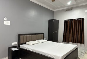 Free WiFi, bed sheets - Goroomgo Firdous Bhadrak (Bhadrak)