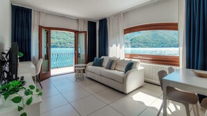 Apartment, Lake View | Living area | 32-inch flat-screen TV with digital channels - Darsena Lake View (Brienno)