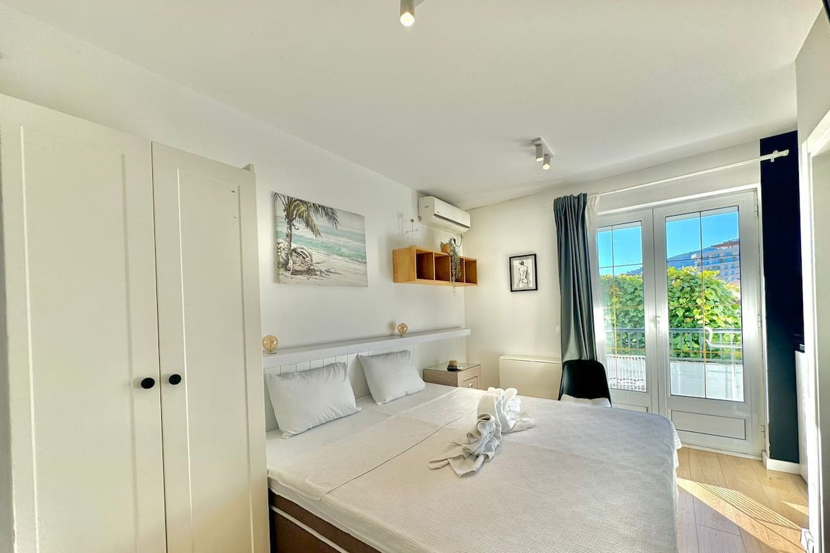 Standard Studio, Balcony | Premium bedding, memory foam beds, soundproofing, iron/ironing board