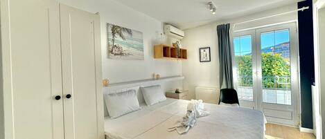 Standard Studio, Balcony