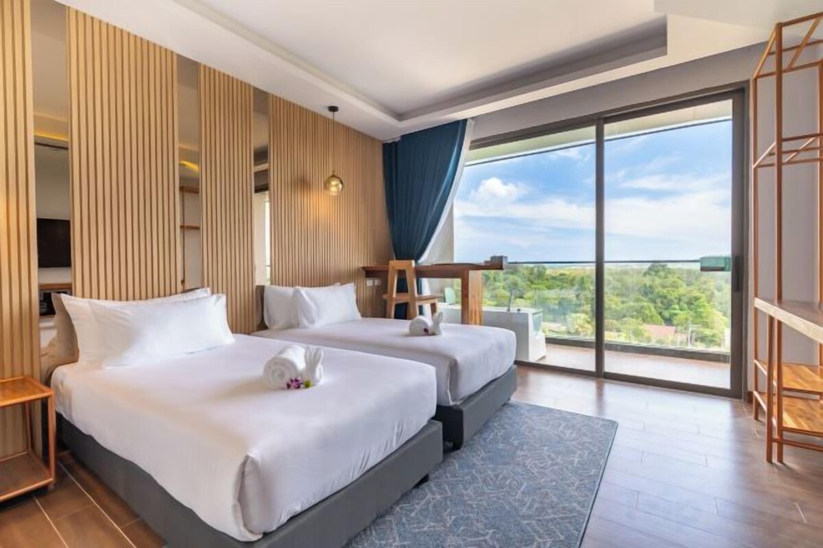 In-room safe, desk, WiFi (free), bed sheets