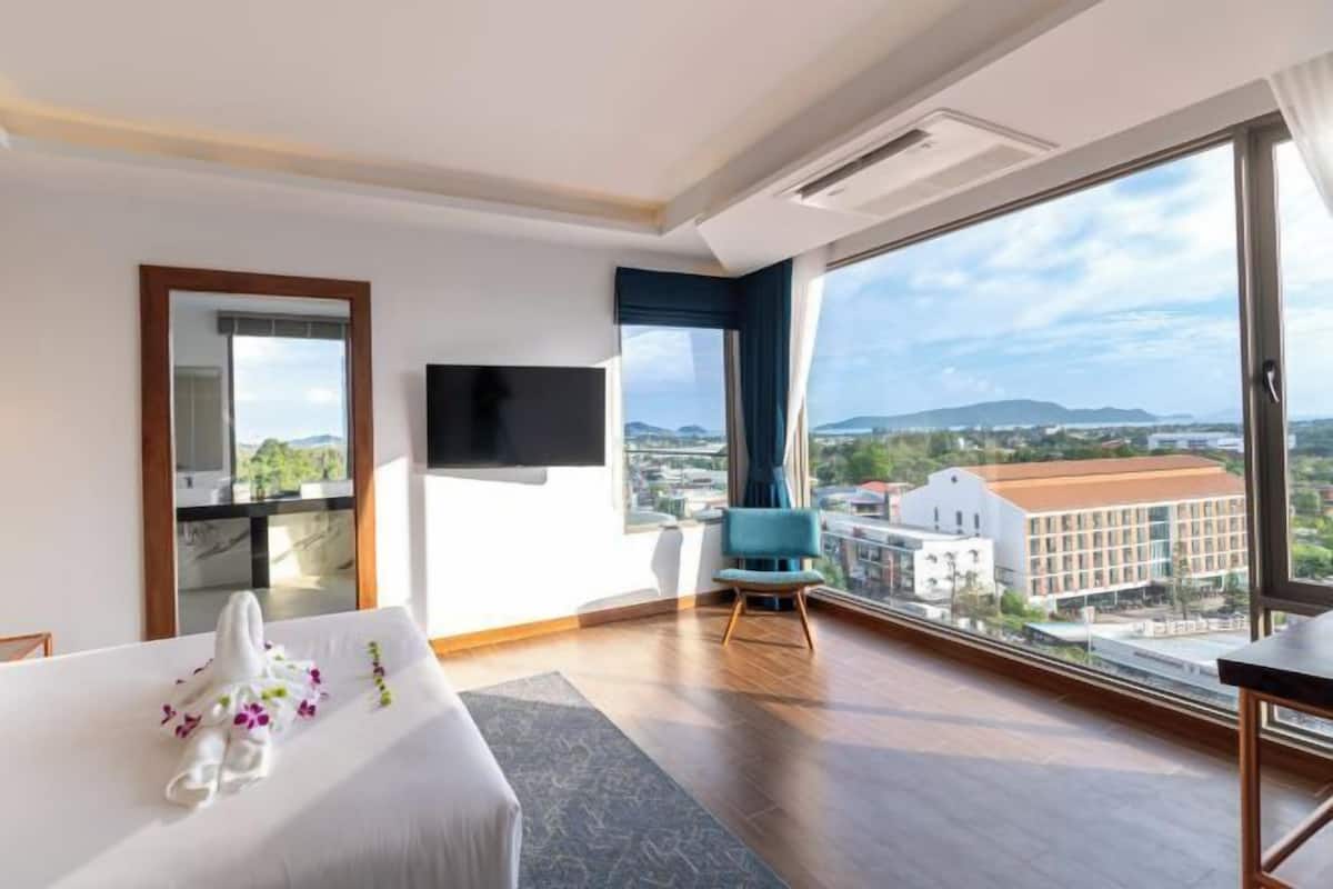 In-room safe, desk, free WiFi, bed sheets