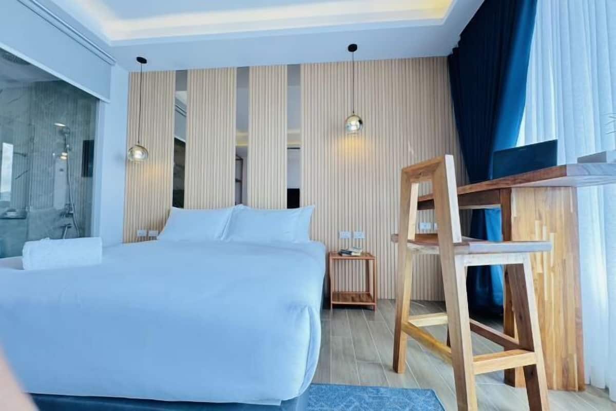 In-room safe, desk, free WiFi, bed sheets