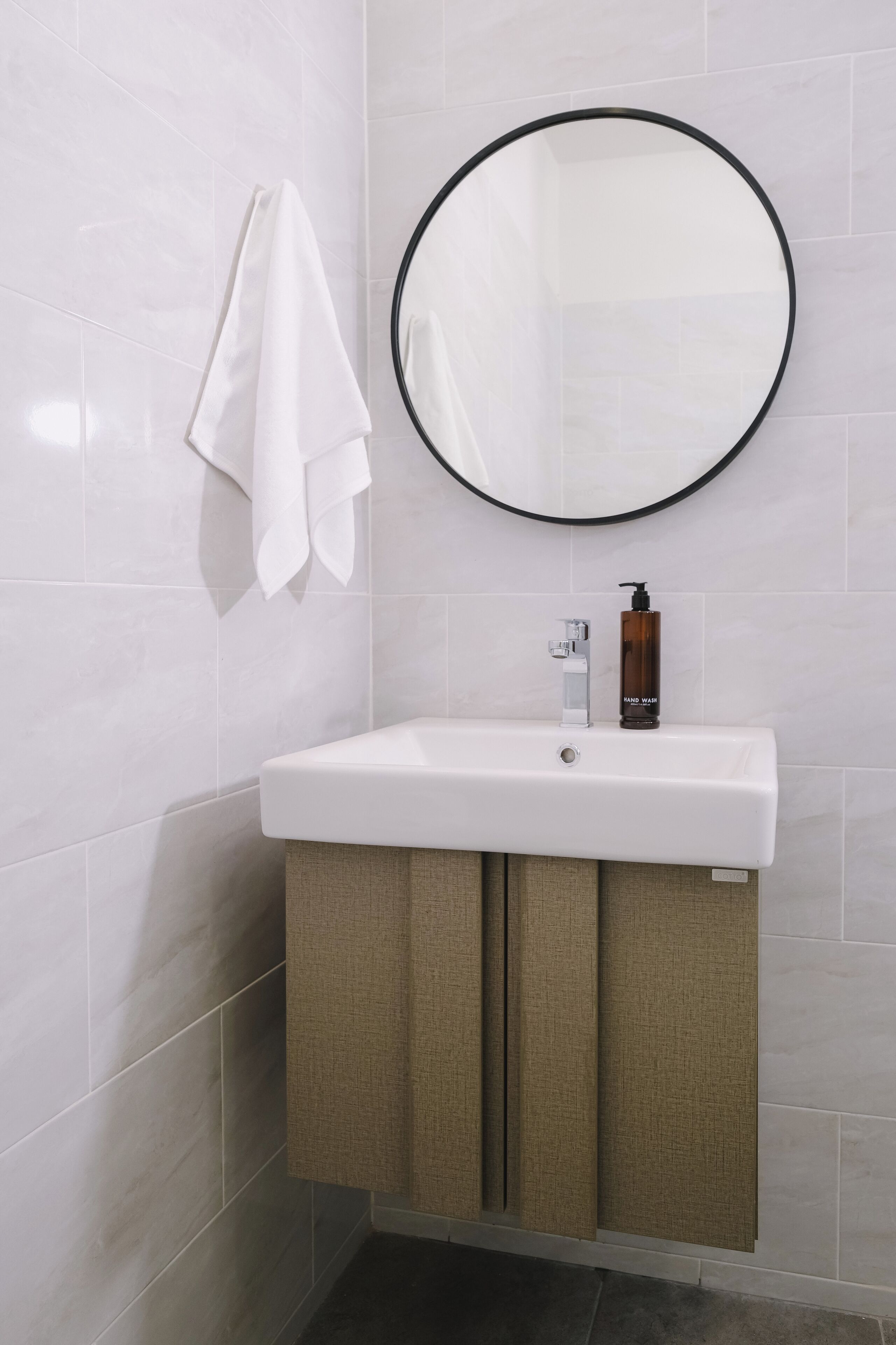 Shower, perlengkapan mandi gratis, pengering rambut, dan kloset