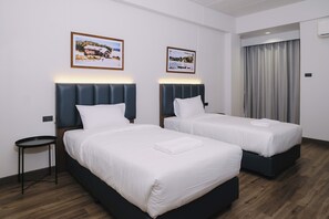 Free minibar, in-room safe, desk, laptop workspace - Raya Hotel Krabi (Krabi)