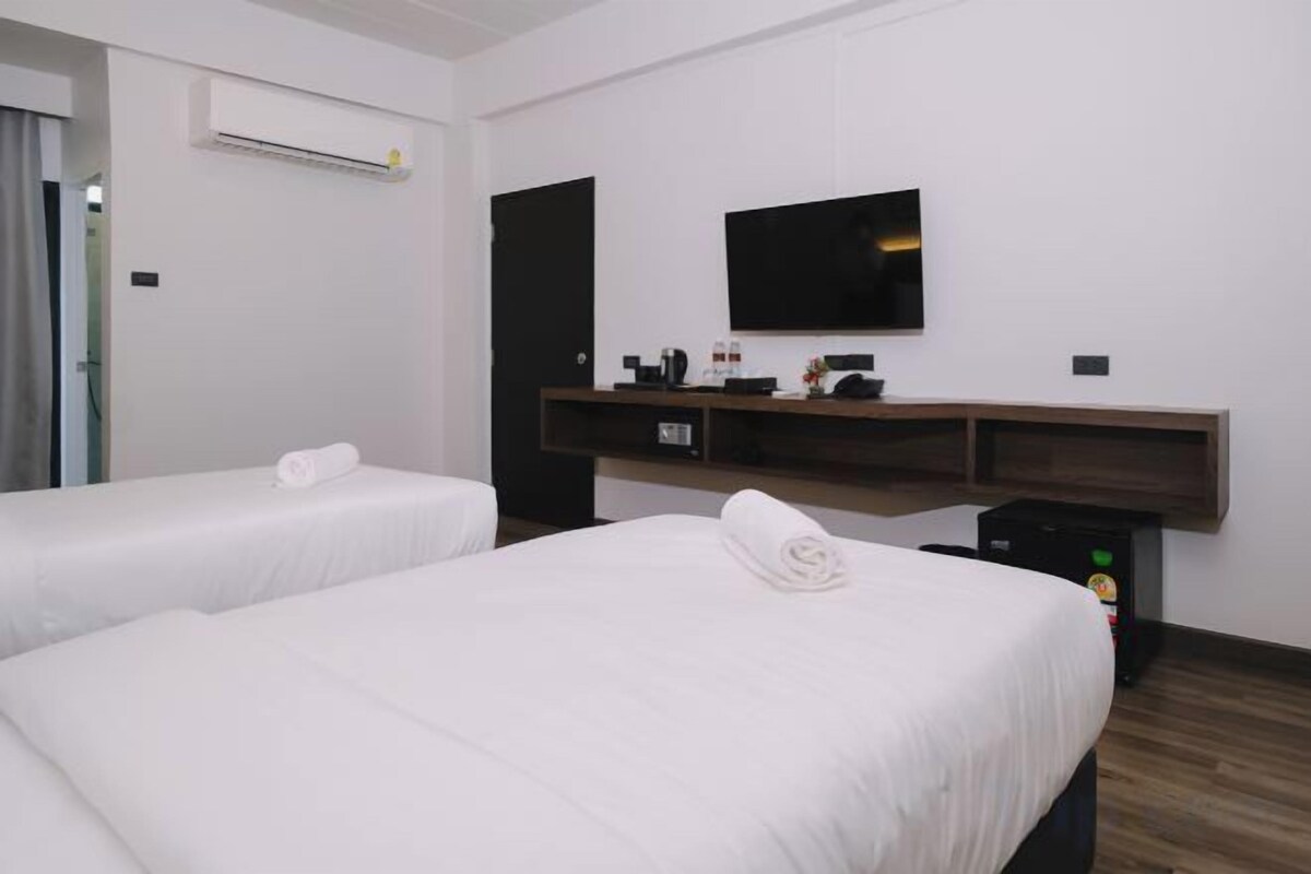 Free minibar, in-room safe, desk, laptop workspace