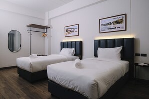 Familie vierpersoonskamer | Een gratis minibar, een kluis op de kamer, een bureau