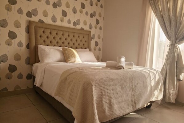 3 habitaciones, tabla de planchar con plancha, wifi y ropa de cama